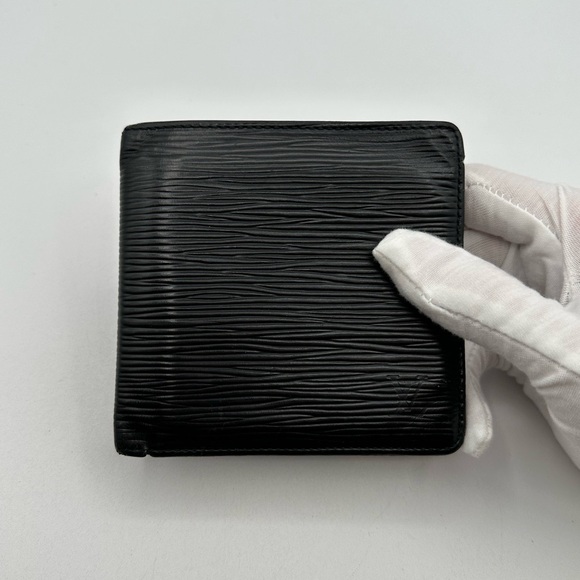 Louis Vuitton Epi bi fold Wallet - Picture 1 of 13